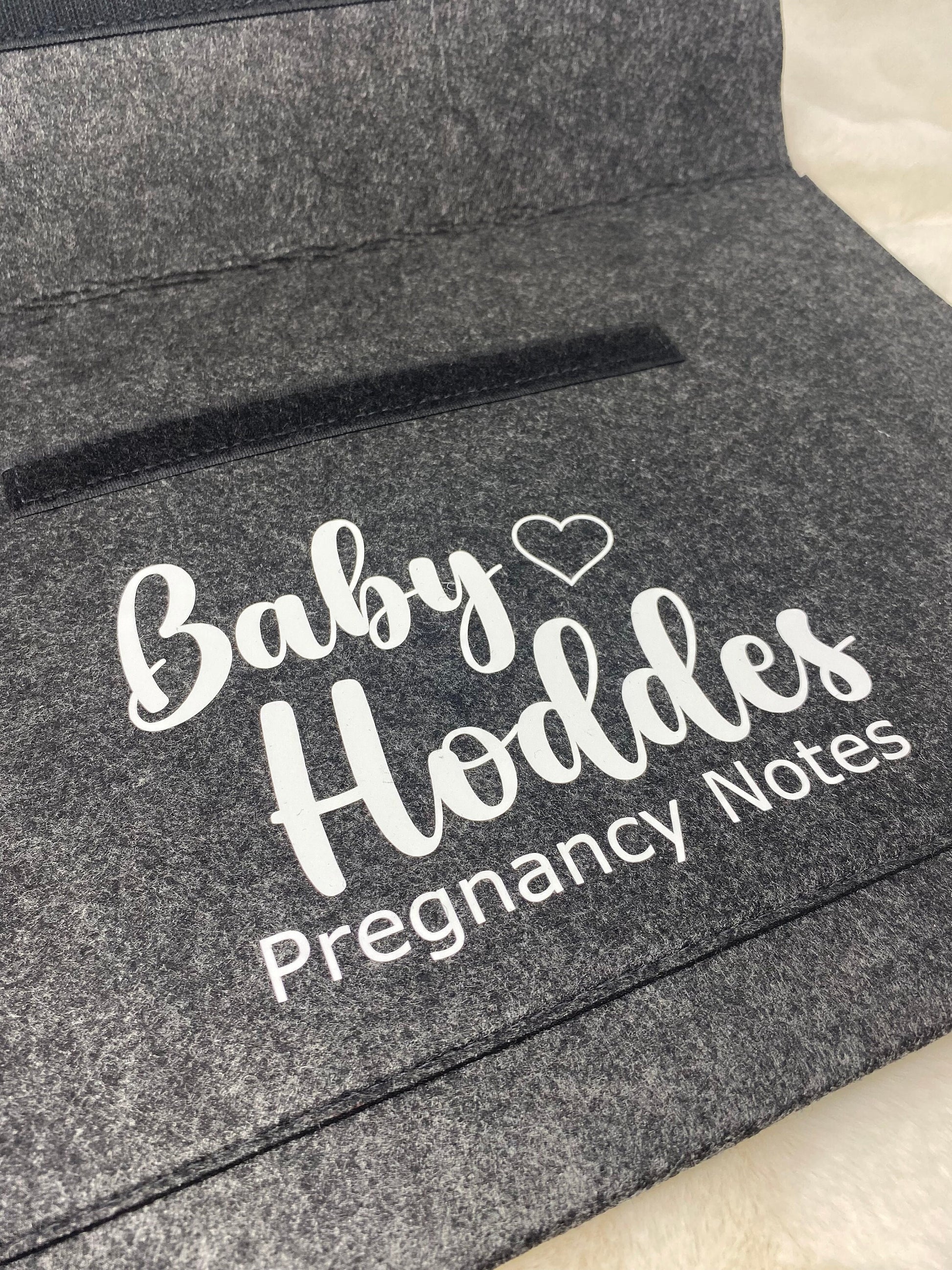 Personalised pregnancy folder